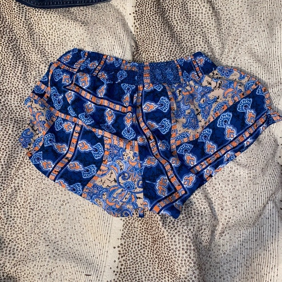 Olivaceous Flowy shorts - Picture 4 of 5